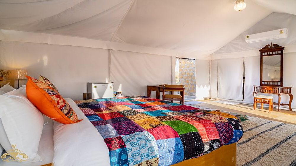 Desert tent in Jaisalmer with traditional Rajasthani bedding